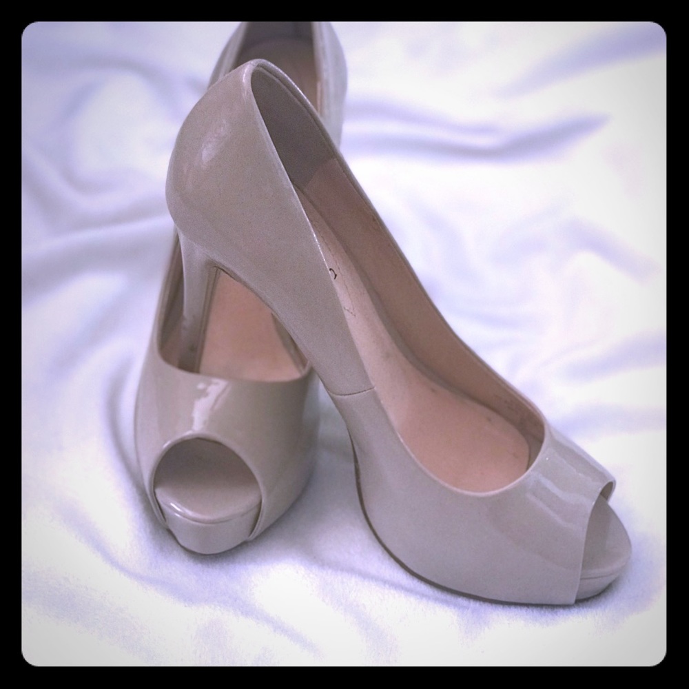 Guess high heels pump